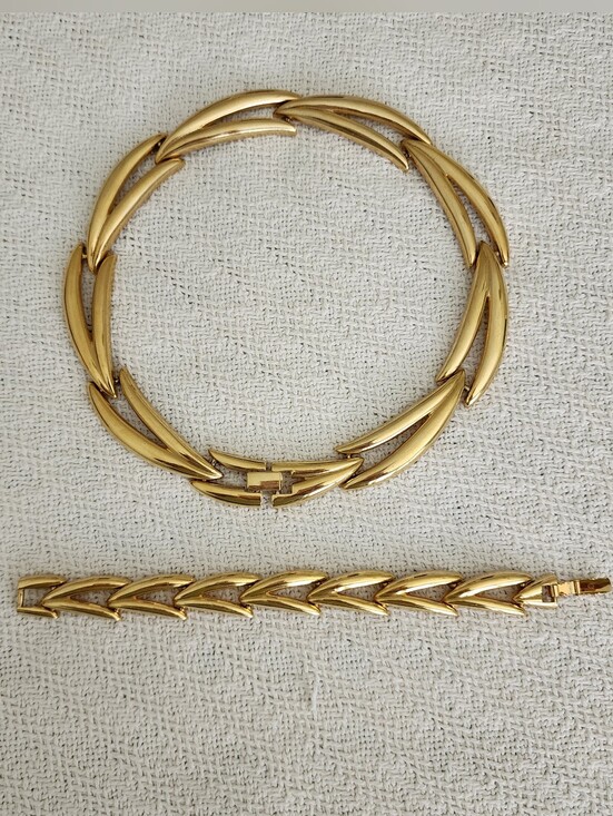 Source Unknown Jewelry - Vintage Modernist Gold Tone Choker & Bracelet Set | Bold Leaf Swirl Link